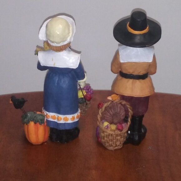 CUTE Pilgrim Couple Holding Pumpkin Corn Fruit baskets - Picture 5 of 8